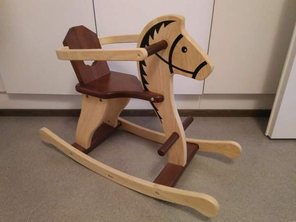 Puinen keinuhevonen Kangasala - valokuva 4