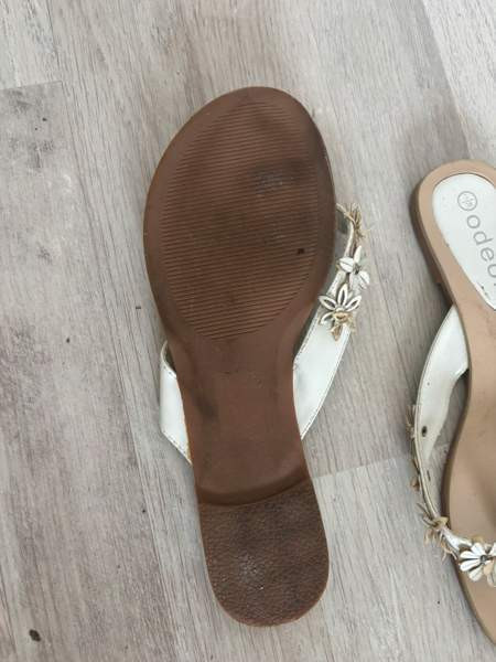 Valkoiset kesäsandaalit Helsinki - изображение 4