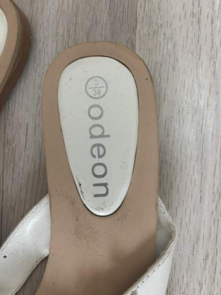 Valkoiset kesäsandaalit Helsinki - изображение 3