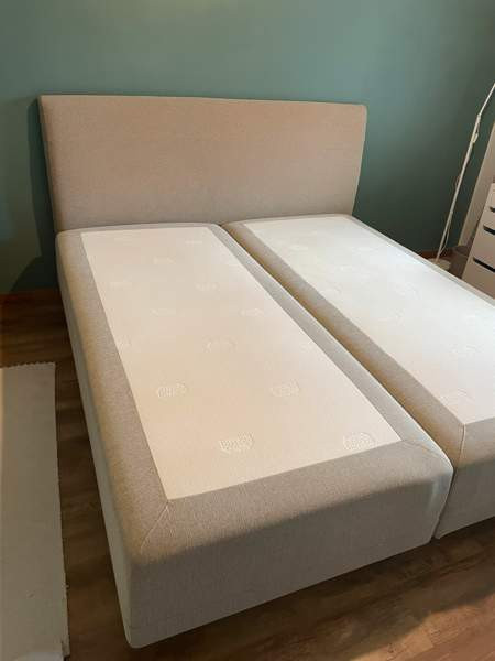 Runkopatjasänky 2x80cm ja sängynpääty VARATTU Muurame - valokuva 1