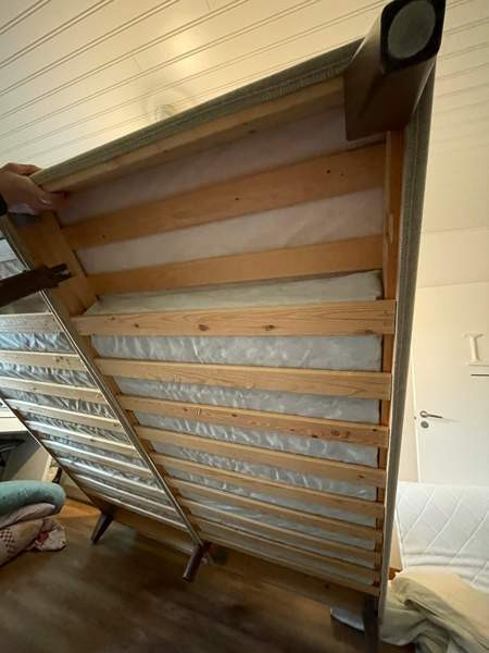 Runkopatjasänky 2x80cm ja sängynpääty VARATTU Muurame - valokuva 7