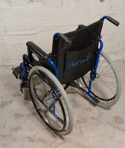 Myydään ehjä hyväkuntoinen pyörätuoli. Lahti - valokuva 2