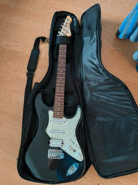 Sähkökitara + laukku Kajaani - valokuva 1