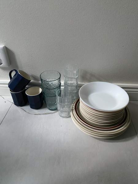 Astioita – Kahvikupit, lasit, lautaset Helsinki - valokuva 1