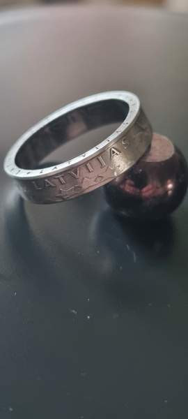 Kolikkosormus Latvia Lati Ilmainen toimitus! Mustasaari - valokuva 1