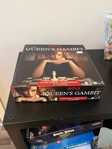 Netflix Queen’s Gambit lautapeli (uusi) Tampere - valokuva 2