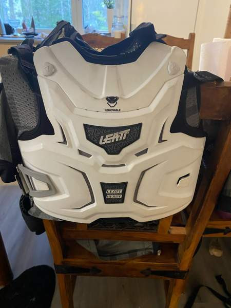 Leatt rintapanssari Куопио - изображение 1