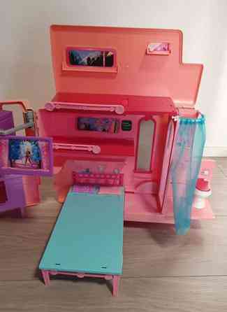 Barbie matkailuauto koti Espoo