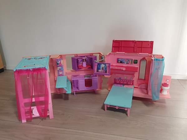 Barbie matkailuauto koti Espoo - valokuva 1