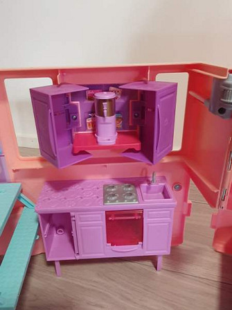 Barbie matkailuauto koti Espoo - valokuva 3