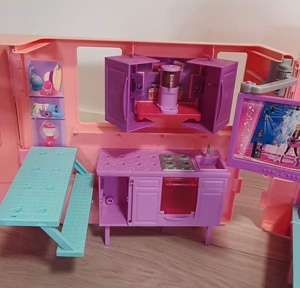 Barbie matkailuauto koti Espoo – foto 4