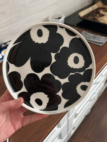 Marimekko Unikko lautanen Kittilä - valokuva 1