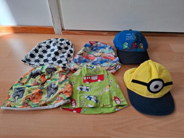 4kpl syys/kevätpipoja ja kaksi lippistä Helsinki – foto 1