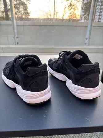 Adidas Falcon kengät Espoo