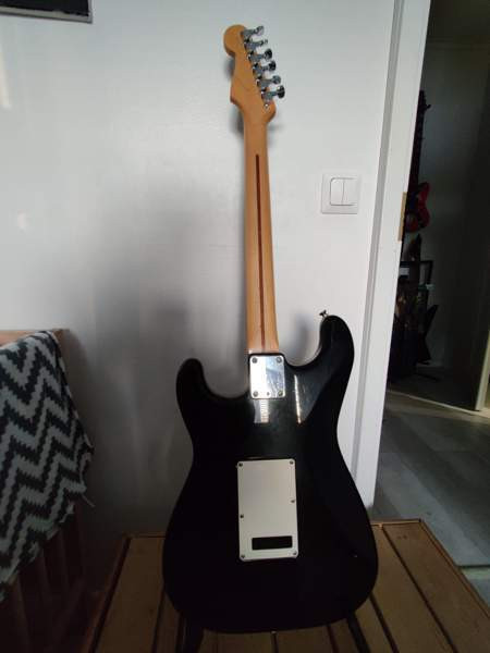 Fender Stratocaster st-557 e-sarja. 1984 fuji-gen Siilinjärvi - valokuva 5