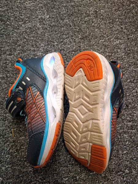 Leaf-merkkiset vilkkuvat lenkkarit Masku - изображение 3