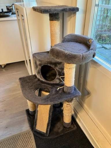 Kissojen raapimispuu / kiipeilypuu Turku - valokuva 3