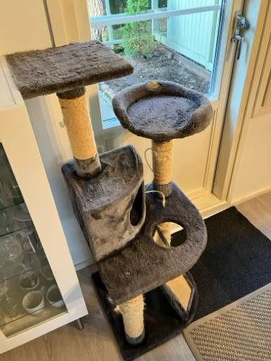 Kissojen raapimispuu / kiipeilypuu Turku - valokuva 2