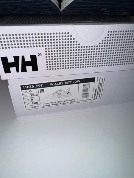 Björn Borg, Helly Hansen ja New Balance kengät Кеми - изображение 6