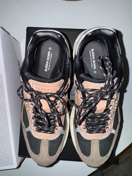 Björn Borg, Helly Hansen ja New Balance kengät Кеми - изображение 2