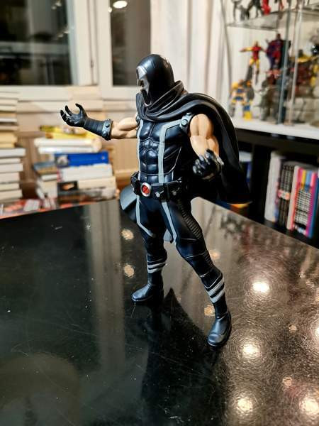 Kotobukiya ARTFX Magneto patsas Tampere - valokuva 3