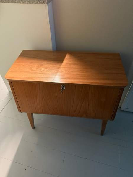 50-luvun priimakuntoinen lipasto Helsinki - изображение 1