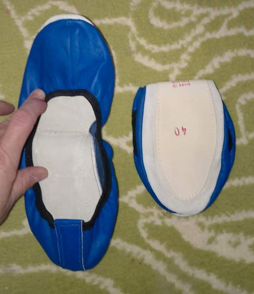 Uudet, nahkaiset jumppatossut Akaa - valokuva 1