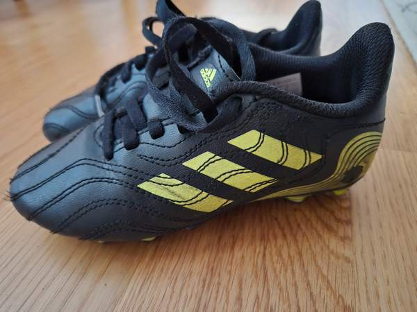 Adidas nappikset 30 Helsinki - valokuva 2