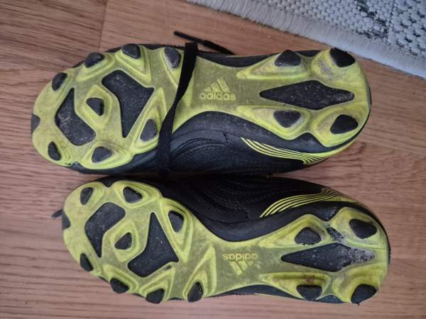 Adidas nappikset 30 Helsinki - valokuva 4