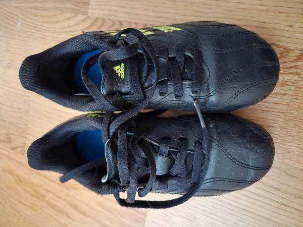 Adidas nappikset 30 Helsinki - valokuva 3