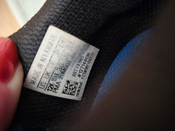 Adidas nappikset 30 Helsinki - valokuva 5