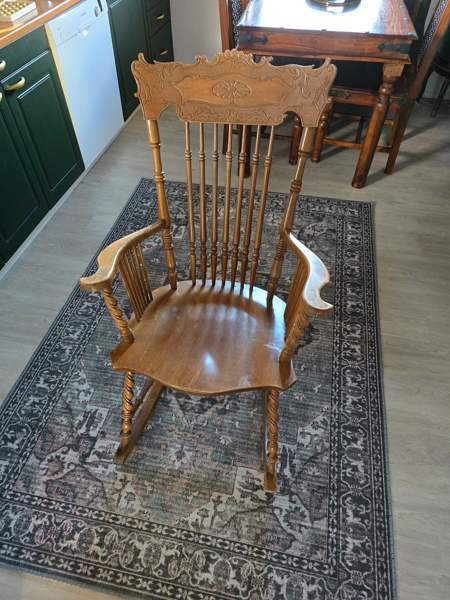 Koristeellinen keinutuoli Alavus - valokuva 2