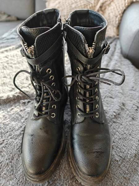 Mustat nilkkurit Parainen - valokuva 2