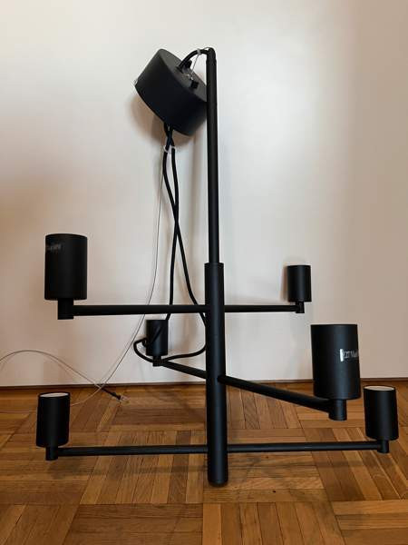 Musta metallinen kattovalaisin Tampere - valokuva 1