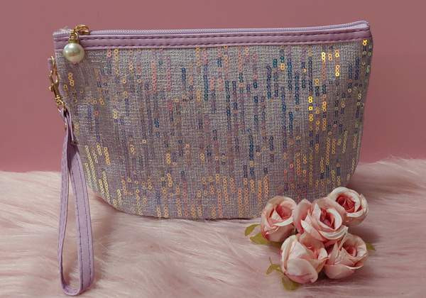 Paljetein koristeltu liila meikkilaukku Vantaa - valokuva 1