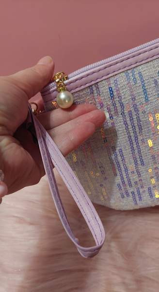 Paljetein koristeltu liila meikkilaukku Vantaa - valokuva 2