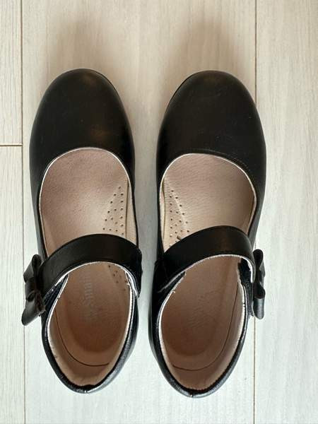 Leather shoes and canvas shoes for girls Helsinki - photo 1