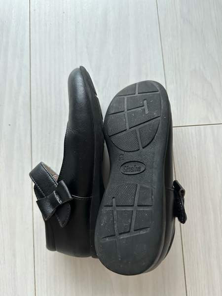 Leather shoes and canvas shoes for girls Helsinki - photo 2