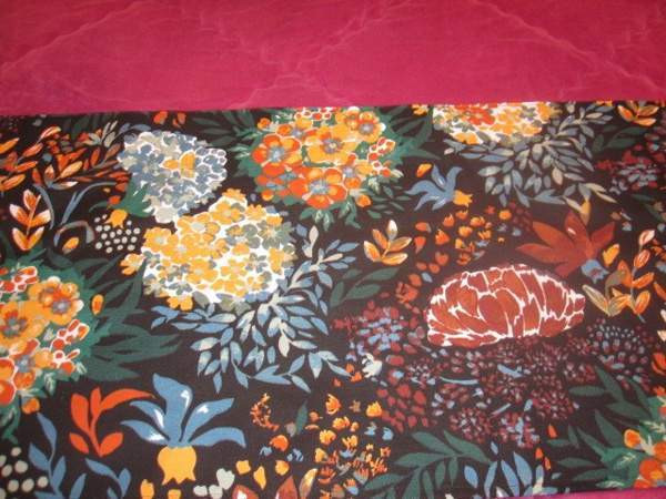 Leveä kappaverho musta pohjainen just ommeltuna,va Ylöjärvi - valokuva 1