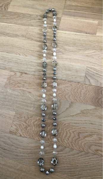 Kiiltävä kaulakoru Jyvaeskylae – foto 5