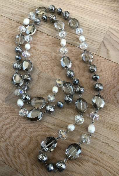 Kiiltävä kaulakoru Jyvaeskylae – foto 2