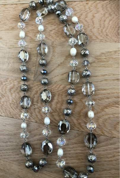 Kiiltävä kaulakoru Jyvaeskylae – foto 4