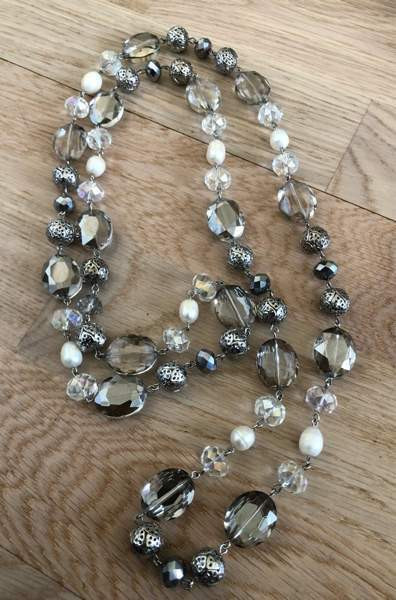 Kiiltävä kaulakoru Jyvaeskylae – foto 1