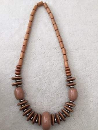 Aarikka vaaleanruskeat näyttävät helmet Keuruu - изображение 1