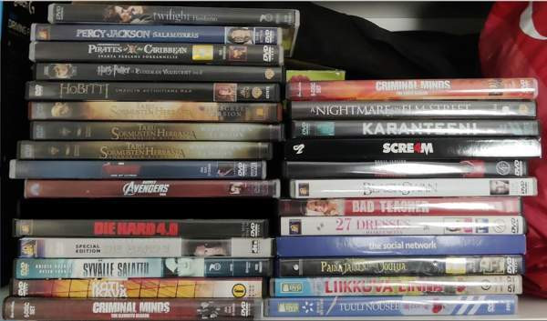 25 kpl DVD elokuvia ja 2 kpl TV-sarjan DVD:tä Oulu - valokuva 1