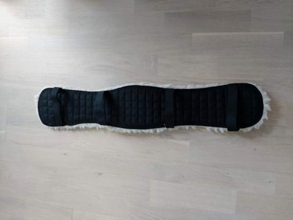 Uusi satulavyön karvapehmuste Helsinki - valokuva 2