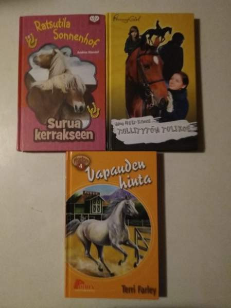 Erillaisia heppa-kirjoja Kajaani - valokuva 1