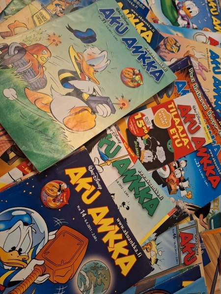 Yli 130 Aku Ankka lehteä Kaarina - valokuva 1