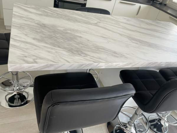 Ruokapöytä/saareke Jyvaeskylae – foto 2