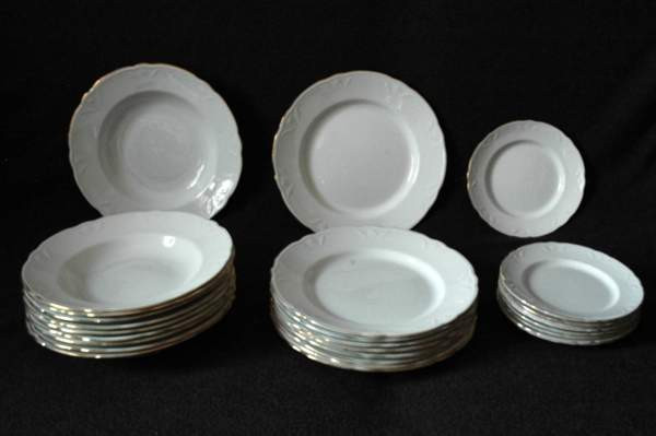 Arabia lautasia ja tarjoiluastioita yht 36 kpl Kuopio - valokuva 1